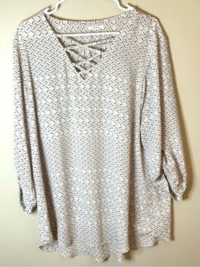 Maurices 1X Plus Size Lace Up Blouse Cream Pink Black Chevron 3/4 Sleeve